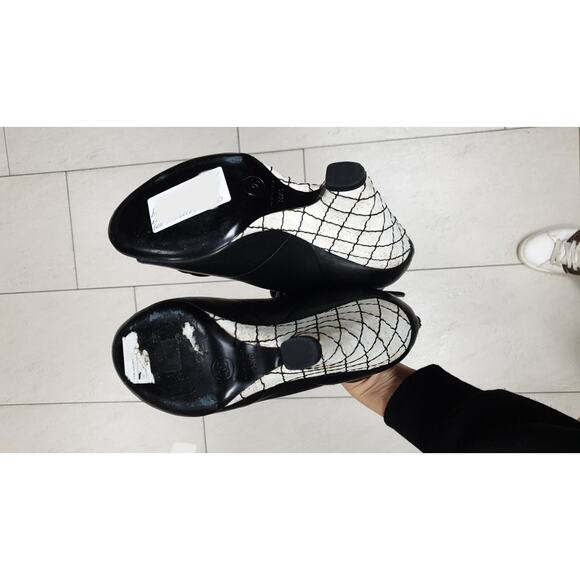 Chanel Camellia Open Toe Booties Sz.38.5 - Picture 5 of 8